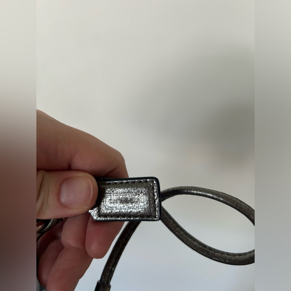 DO NOT BUY!!! Coach Poppy Wristlet - Picture 6 of 9